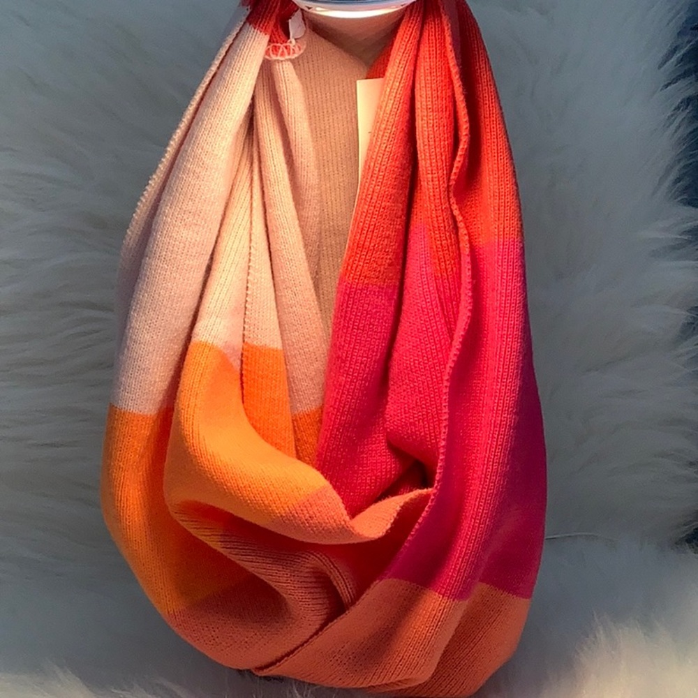 NEW ❤️NY&C🩷Colorblock Infinity Scarf